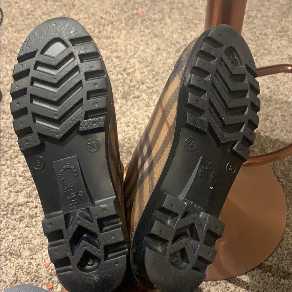 Burberry rain boots - Picture 4 of 7